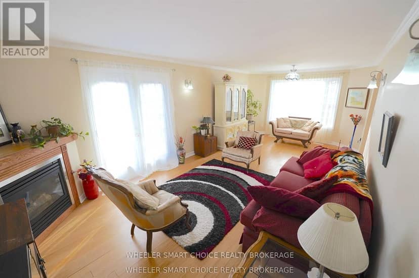 2135 Pitt Street — photo 35 of 40