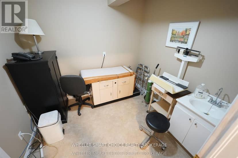 2135 Pitt Street — photo 6 of 40