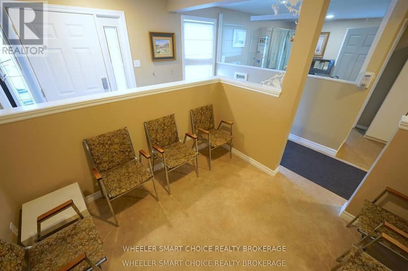 2135 Pitt Street — photo 9 of 40