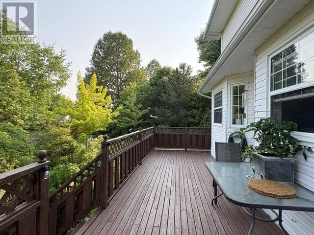 5 Stacey Crescent — photo 12 of 40