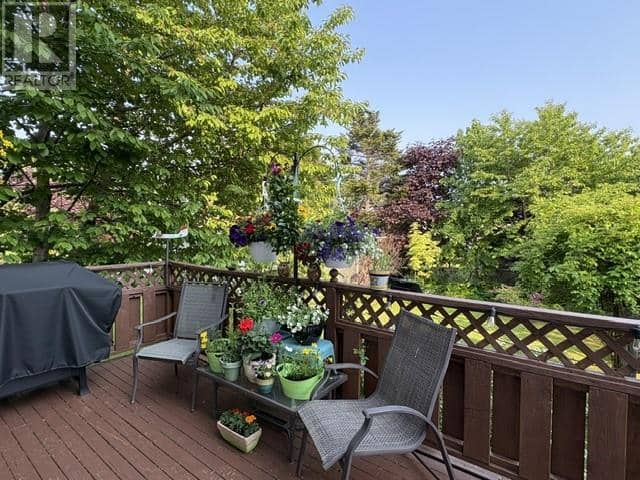 5 Stacey Crescent — photo 10 of 40