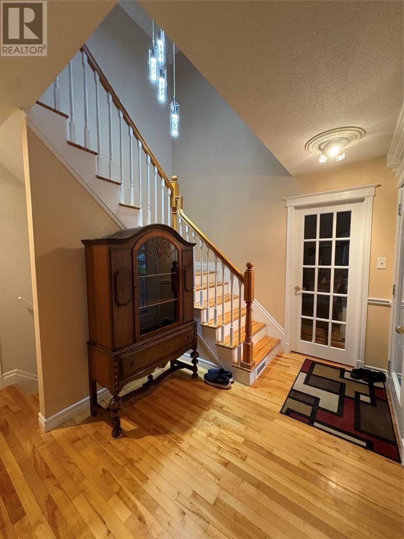 5 Stacey Crescent — photo 15 of 40