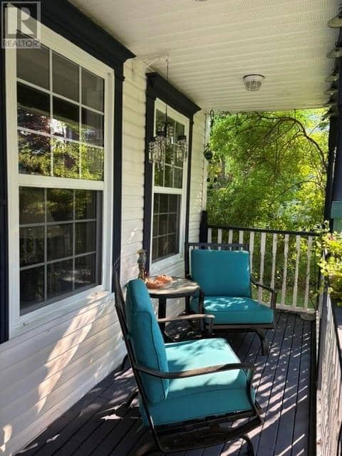 5 Stacey Crescent — photo 3 of 40