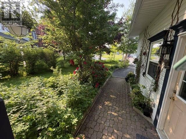 5 Stacey Crescent — photo 4 of 40
