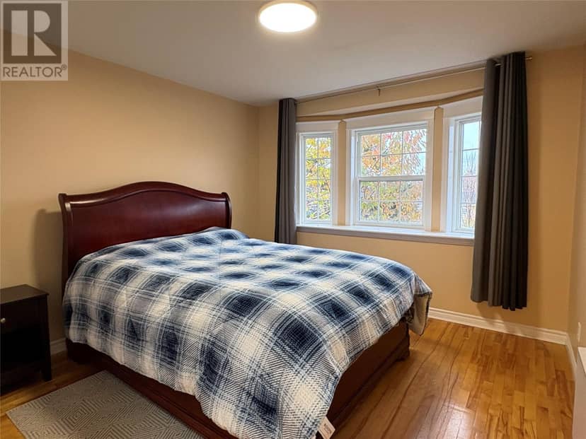 5 Stacey Crescent — photo 38 of 40