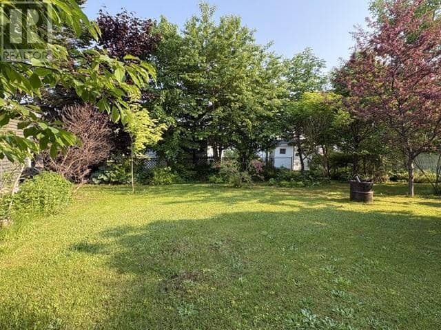 5 Stacey Crescent — photo 9 of 40
