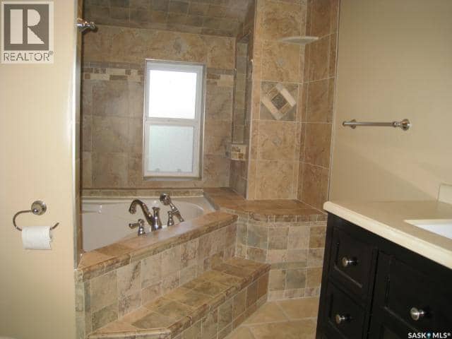 1437 Argyle STREET — photo 13 of 23