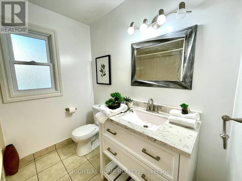 941 Victoria Street — photo 17 of 40