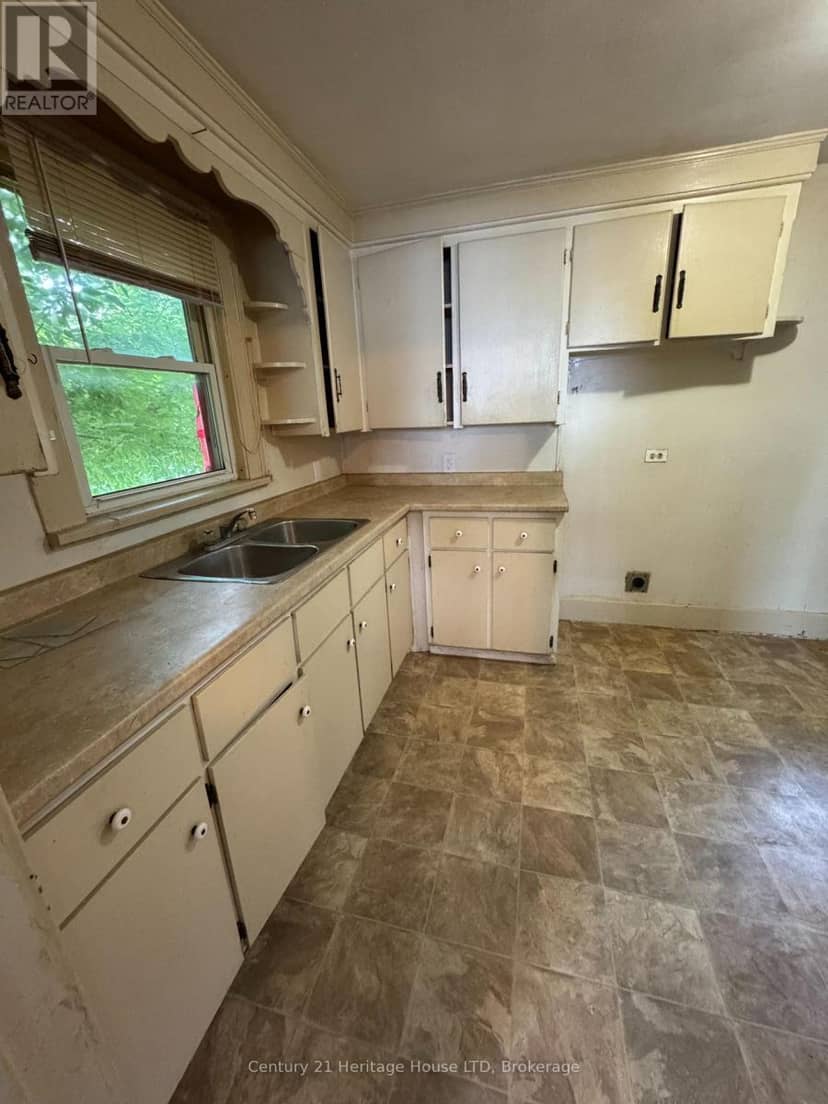 4680 Ryerson Crescent — photo 16 of 33