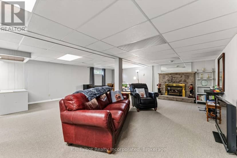 232 Picton Street W — photo 32 of 40