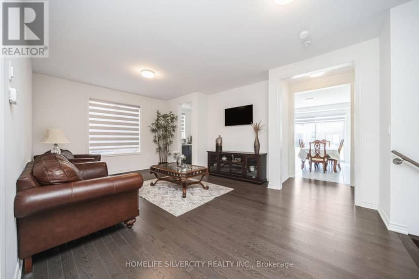 4 Sandhill Crescent — photo 13 of 40
