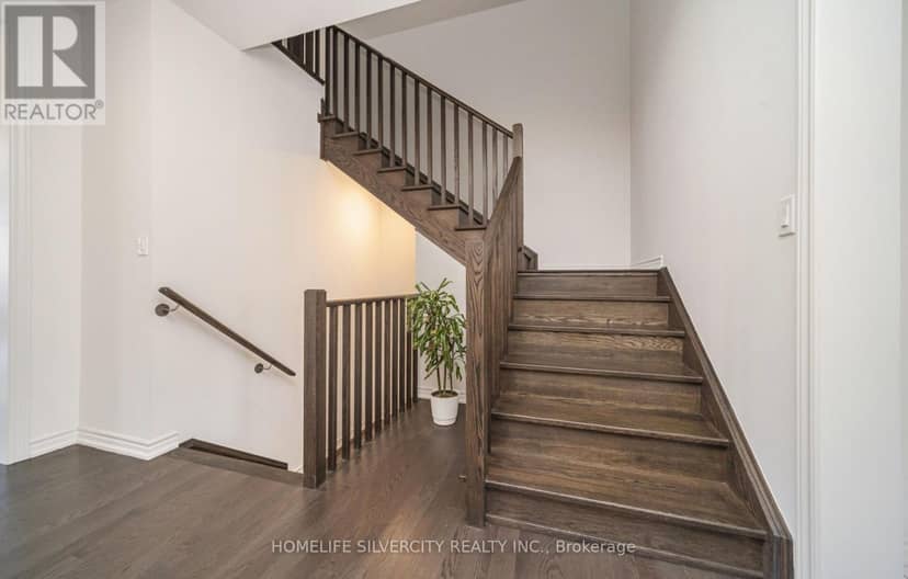 4 Sandhill Crescent — photo 28 of 40