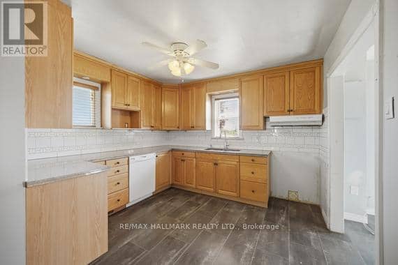 1527 Killarney Beach Road — photo 2 of 40