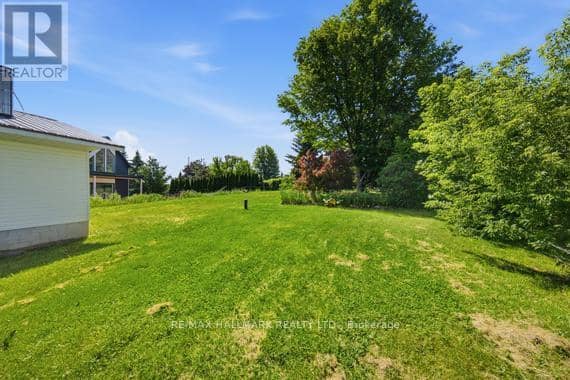 1527 Killarney Beach Road — photo 38 of 40