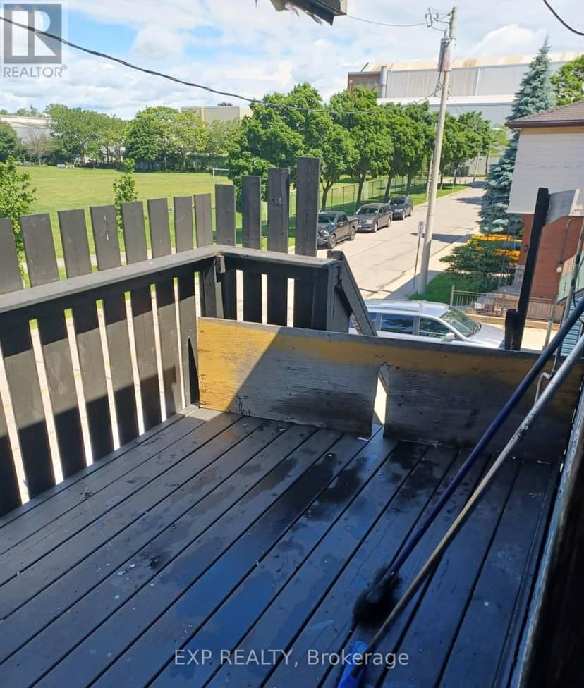 521 Barton Street E — photo 17 of 18