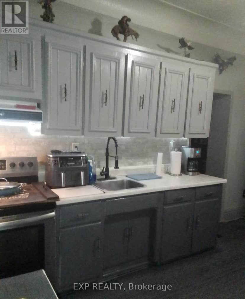 521 Barton Street E — photo 4 of 18