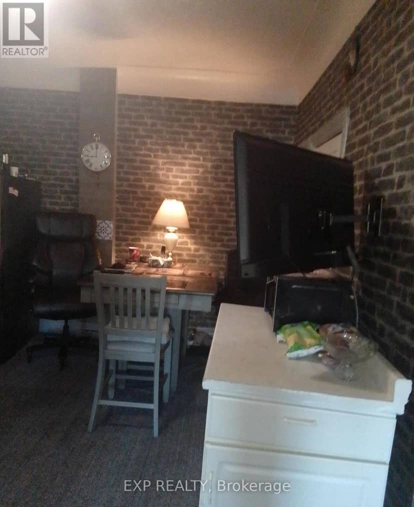 521 Barton Street E — photo 11 of 18