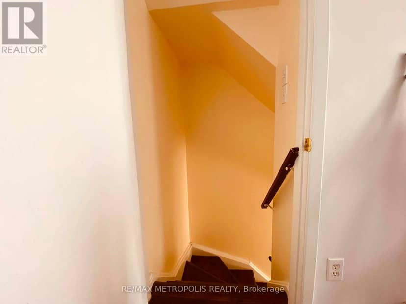 85 Elmvale Avenue — photo 14 of 17