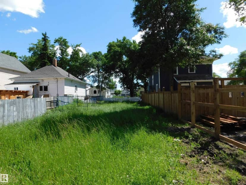 9546 106A AV NW, Edmonton, photo 2