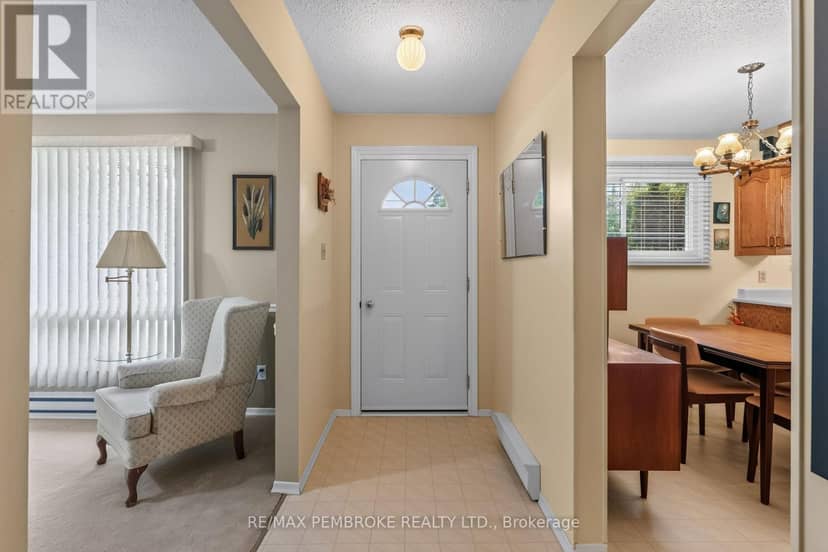 7 Martin Street, Laurentian Hills, photo 8