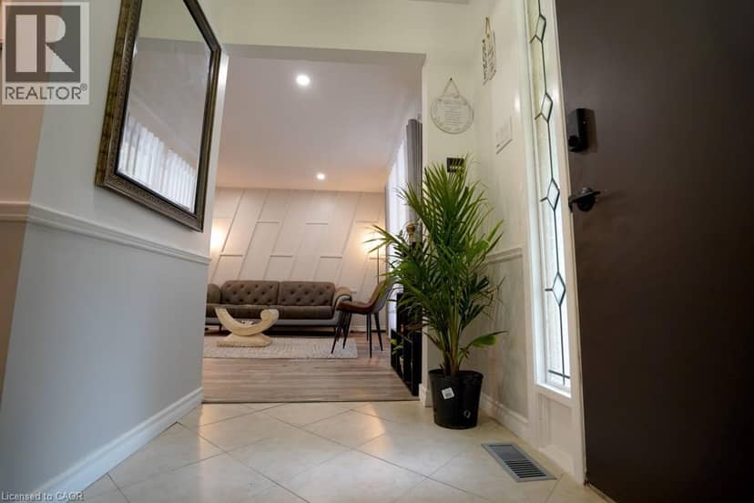 147 MURIEL Crescent — photo 4 of 39