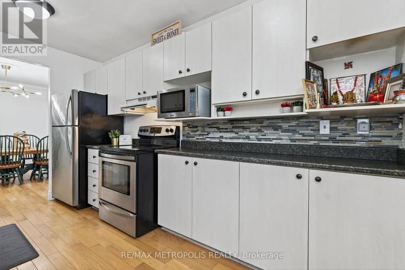 707 - 44 Falby Court — photo 10 of 40