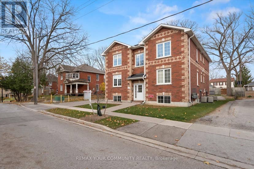 443 Timothy Street, Newmarket, photo 2