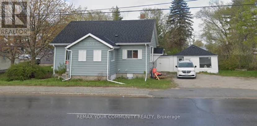 260 The Queensway Road S, Georgina