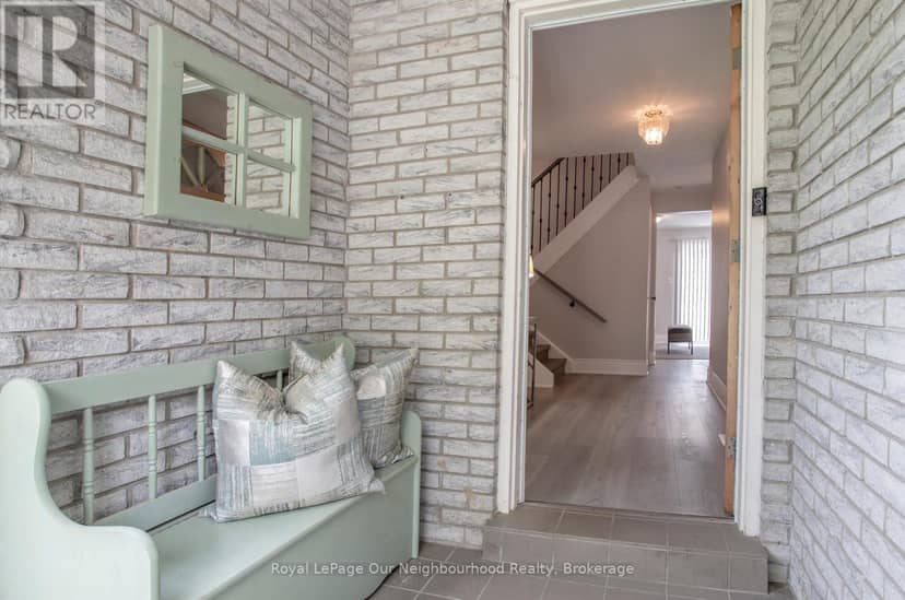 708 Waverly Street N, Oshawa, photo 2