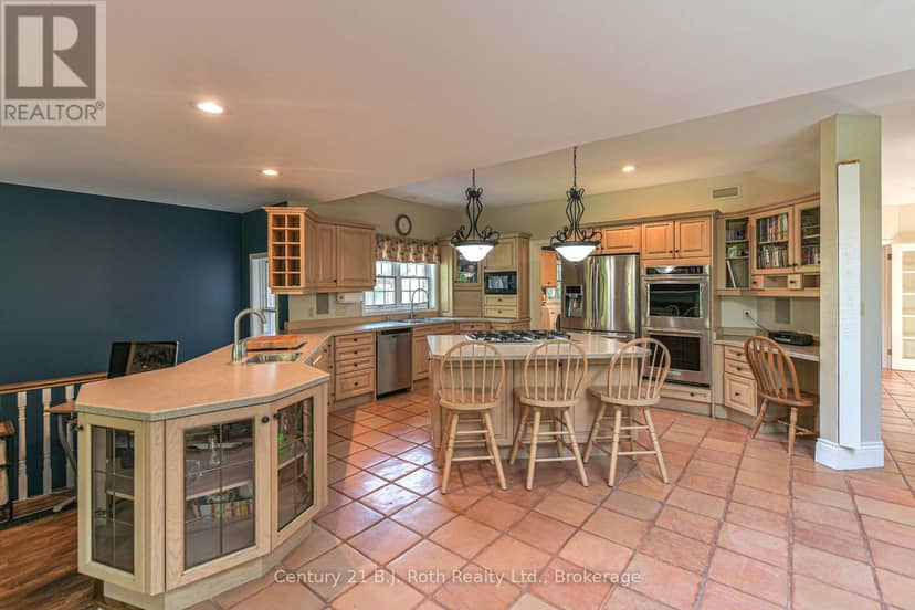403 Bay Street — photo 10 of 40