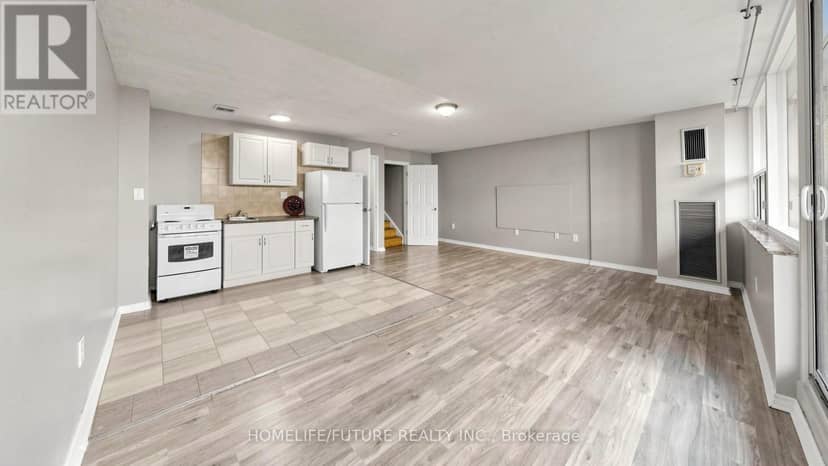 204 - 4060 Lawrence Avenue E — photo 32 of 40