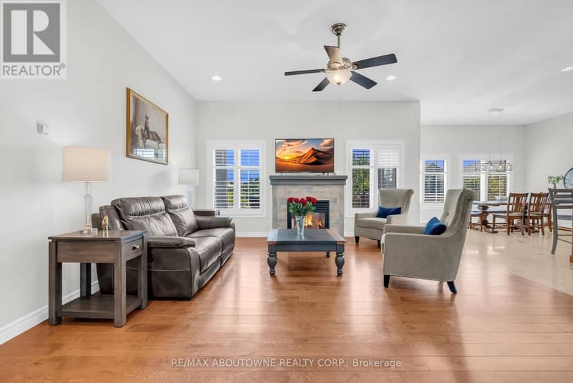 71 Newport Lane — photo 11 of 40