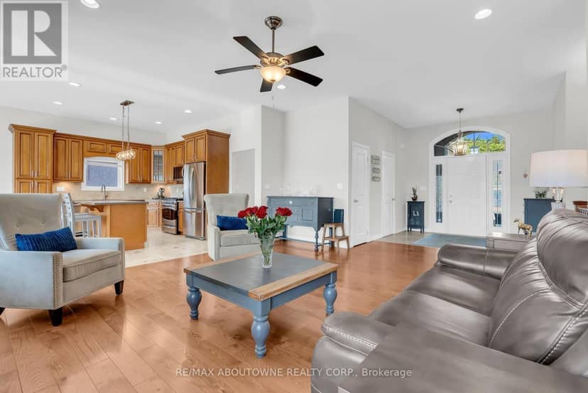 71 Newport Lane — photo 14 of 40