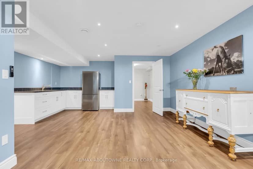 71 Newport Lane — photo 31 of 40