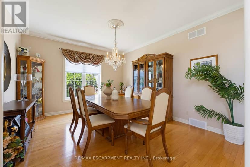 4188 Victoria Avenue — photo 14 of 40