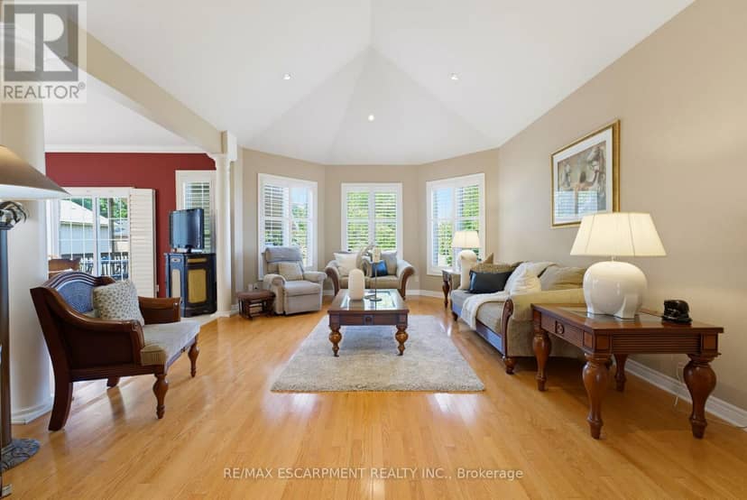 4188 Victoria Avenue — photo 15 of 40