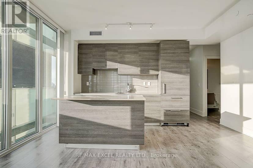 2201 - 200 Bloor Street W — photo 17 of 37