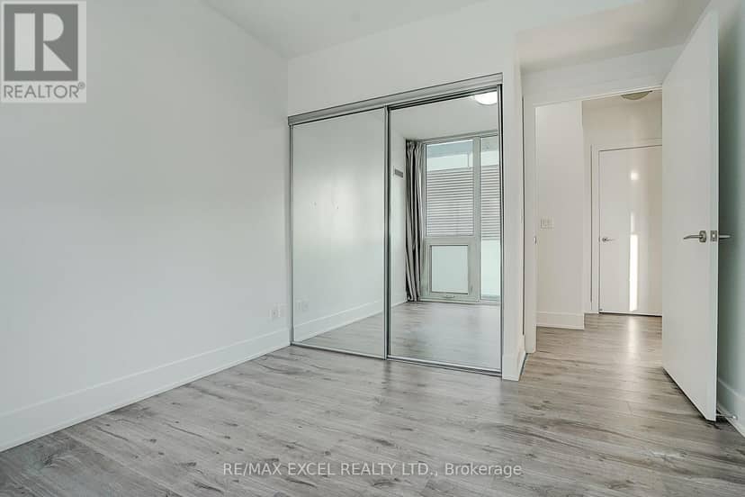 2201 - 200 Bloor Street W — photo 21 of 37