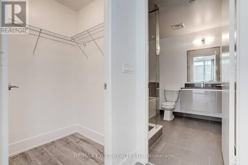2201 - 200 Bloor Street W — photo 26 of 37
