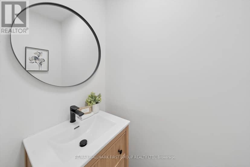 128 - 30 Venetian Crescent — photo 12 of 23