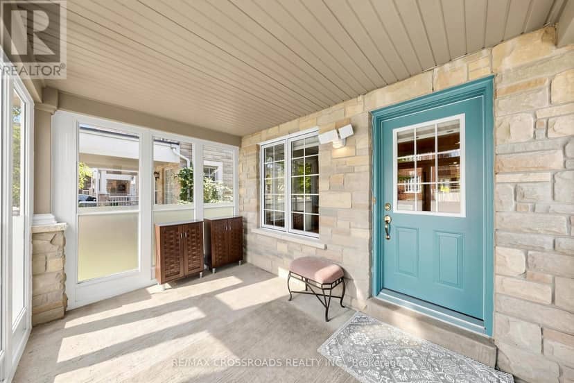 41 Prince Charles Way — photo 3 of 22