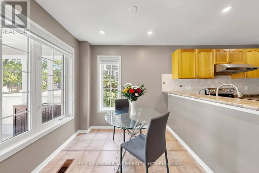 41 Prince Charles Way — photo 4 of 22