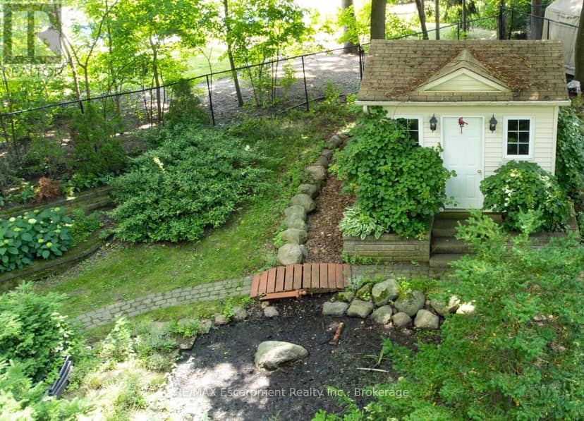488 Macdonald Road — photo 8 of 28