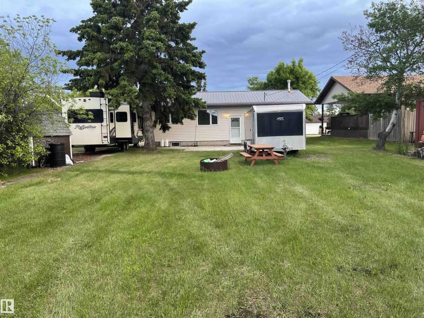5012 58 AV — photo 11 of 11