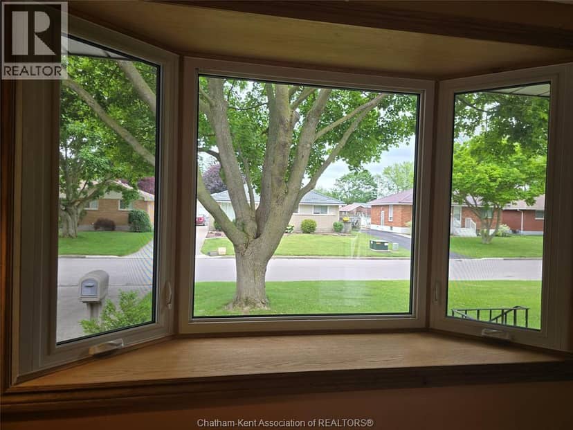 83 Holland Avenue — photo 10 of 40