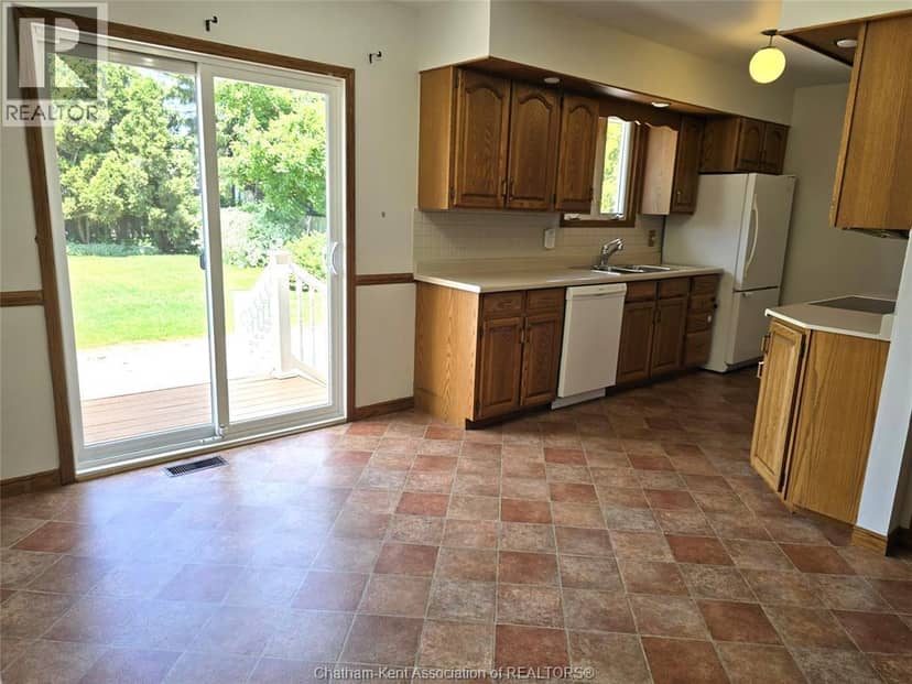 83 Holland Avenue — photo 13 of 40