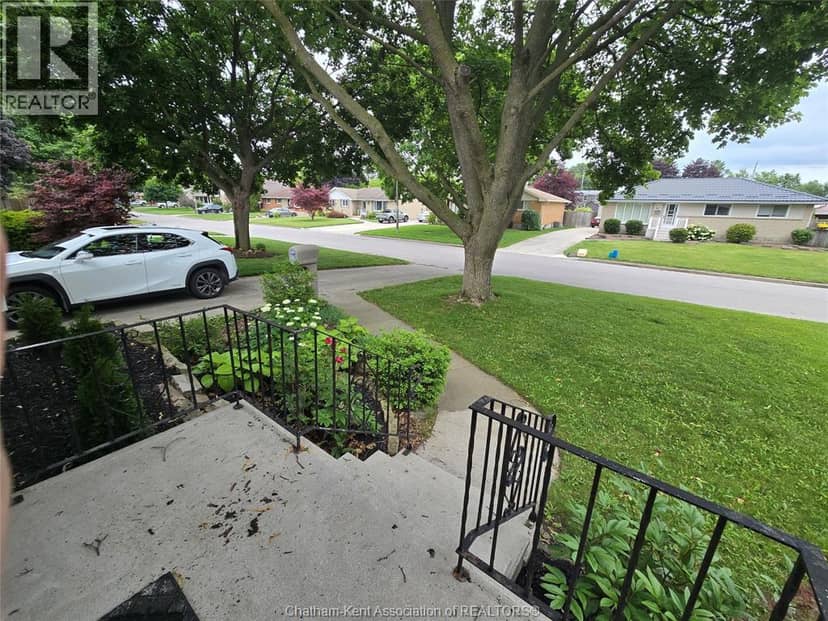83 Holland Avenue — photo 6 of 40