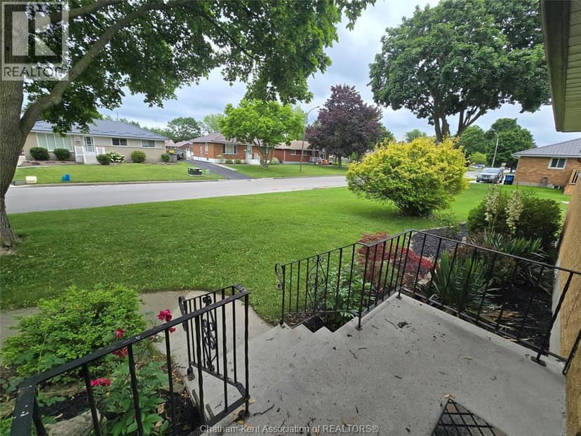 83 Holland Avenue — photo 7 of 40