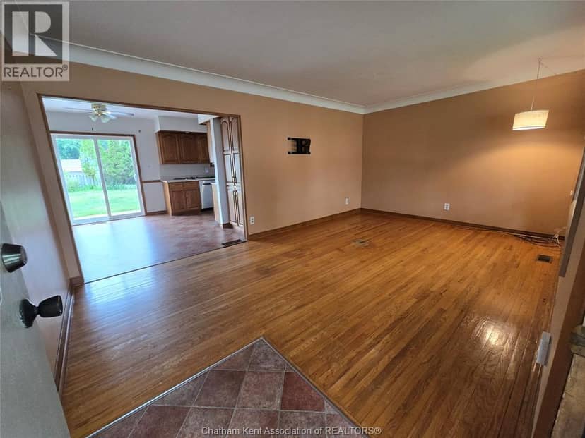 83 Holland Avenue — photo 8 of 40