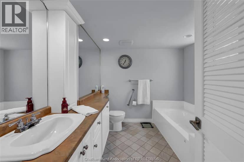 10 Van Allen AVENUE Unit# 201 — photo 15 of 40